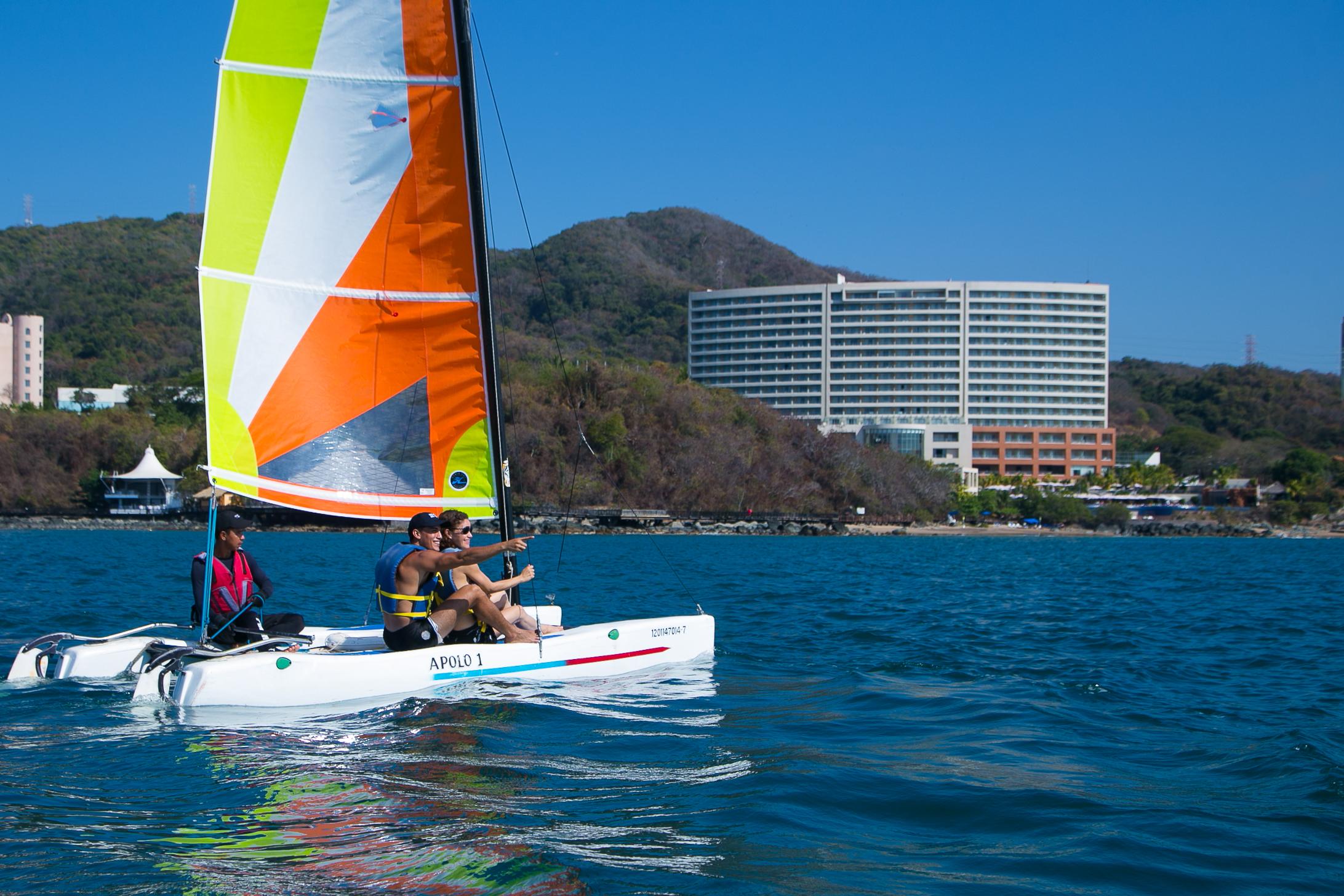 Azul Ixtapa Grand All Inclusive Suites - Spa & Convention Center Luaran gambar Sailing at the 2011 Pan American Games