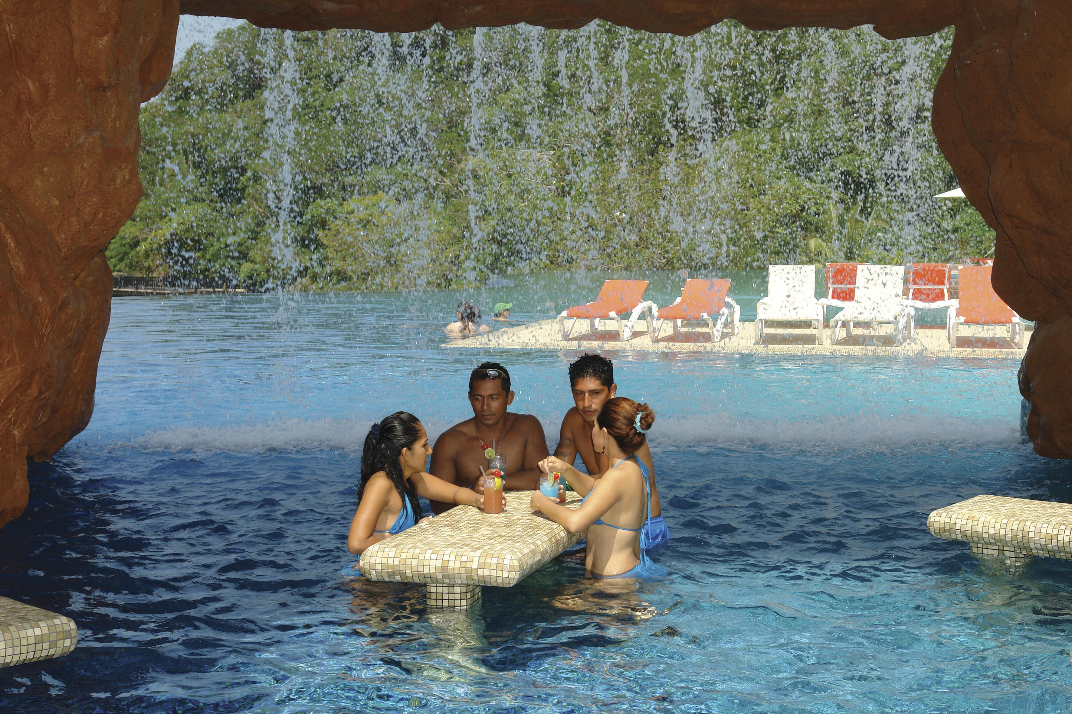 Azul Ixtapa Grand All Inclusive Suites - Spa & Convention Center Luaran gambar The swimming pool at the resort