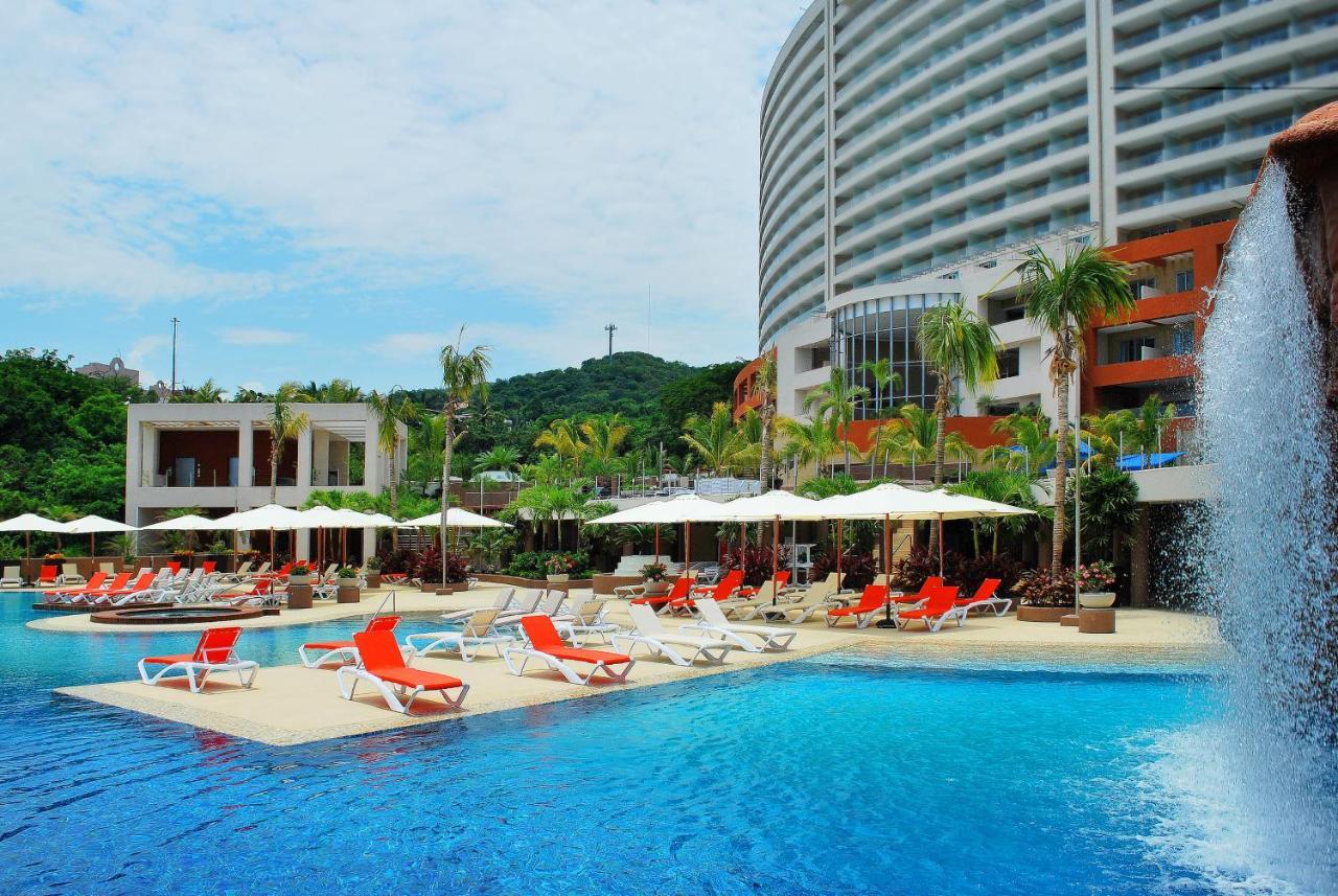 Azul Ixtapa Grand All Inclusive Suites - Spa & Convention Center Luaran gambar The swimming pool at the hotel