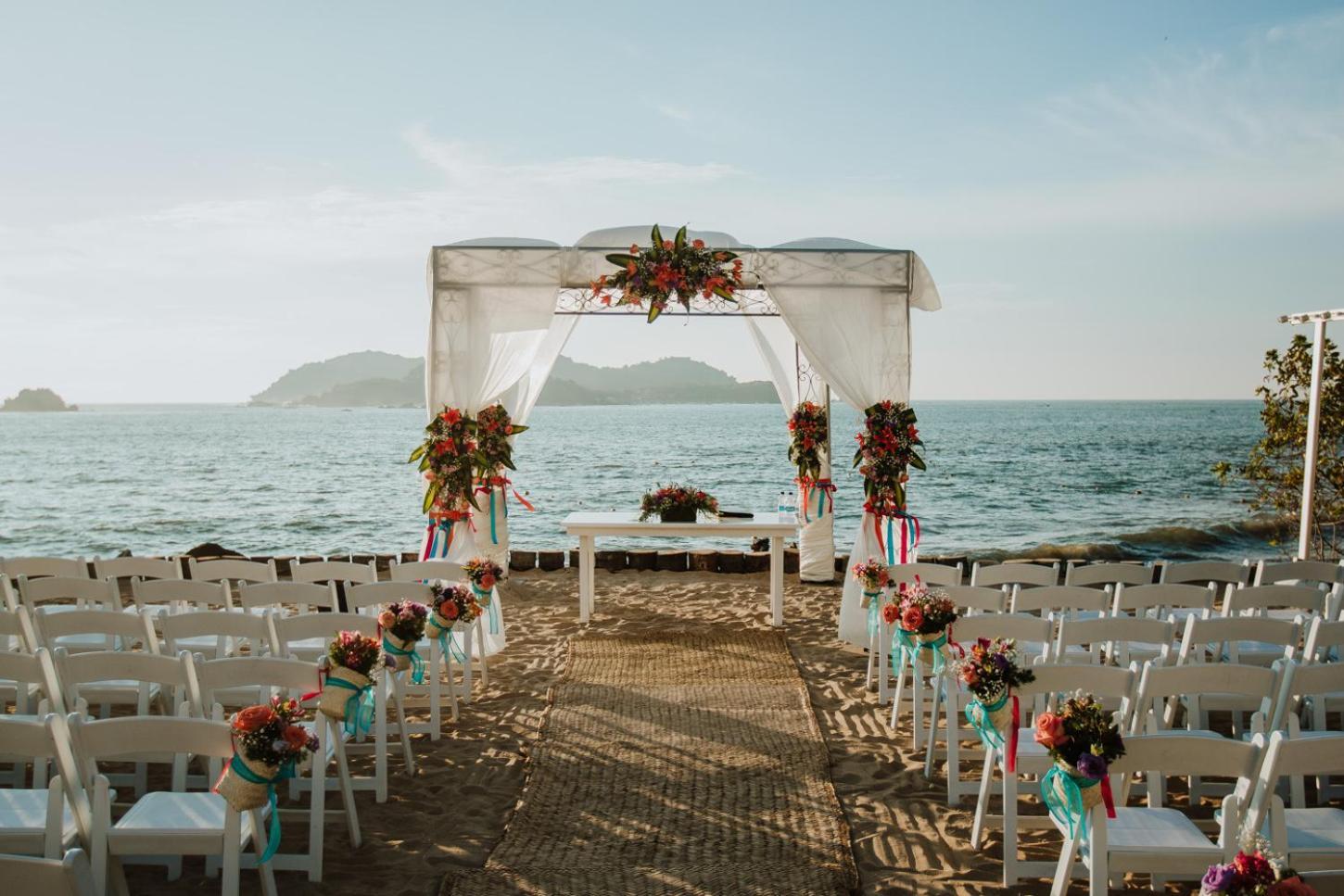 Azul Ixtapa Grand All Inclusive Suites - Spa & Convention Center Luaran gambar A beach wedding in Brazil