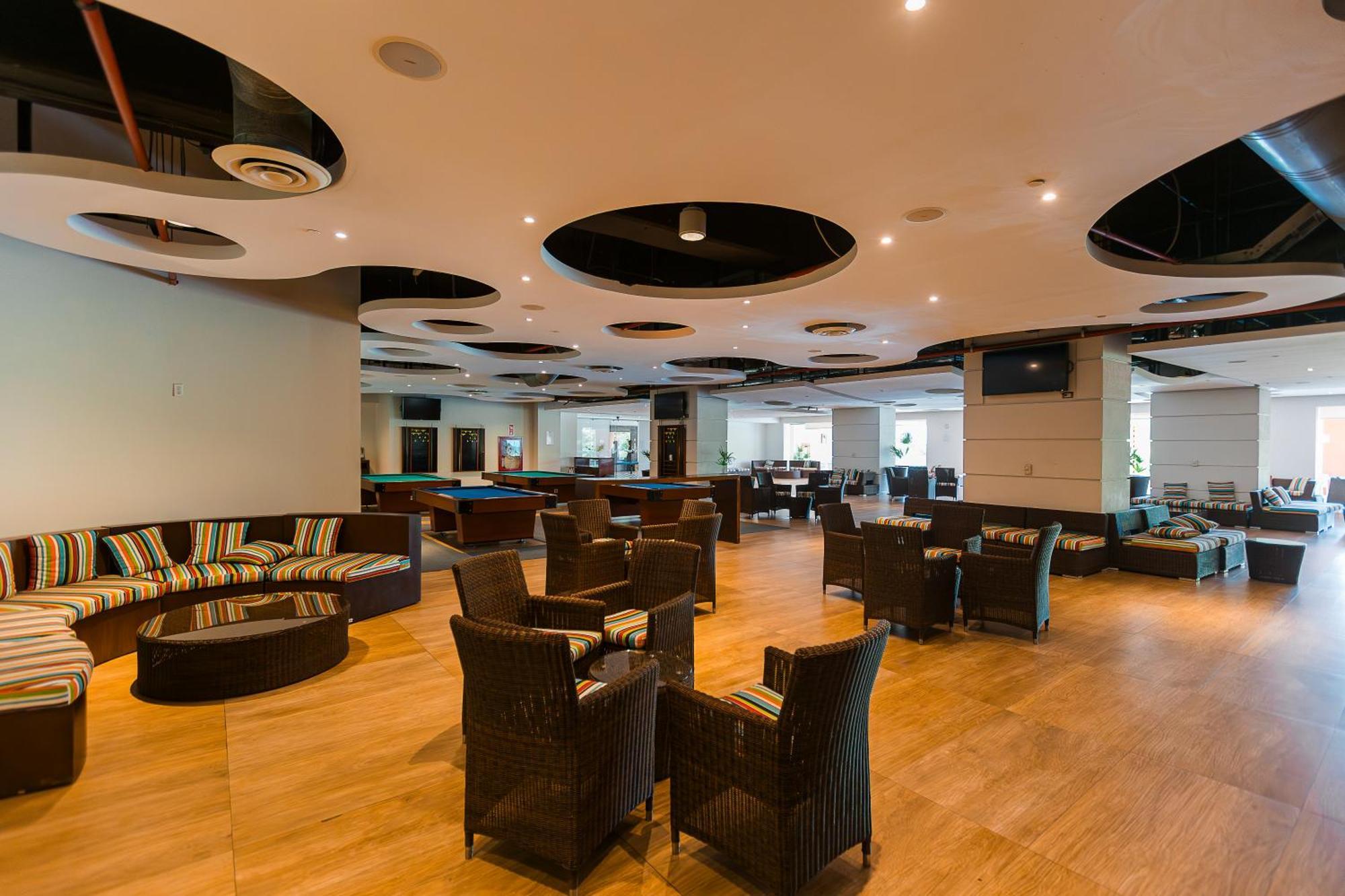 Azul Ixtapa Grand All Inclusive Suites - Spa & Convention Center Luaran gambar The lounge at the airport