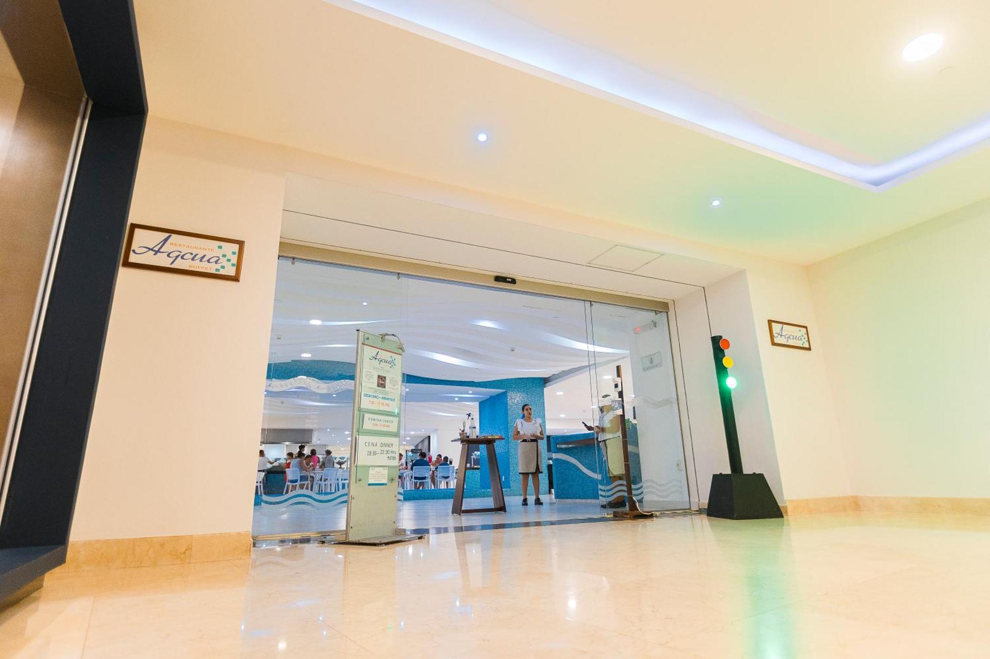 Azul Ixtapa Grand All Inclusive Suites - Spa & Convention Center Luaran gambar Entrance to the hospital